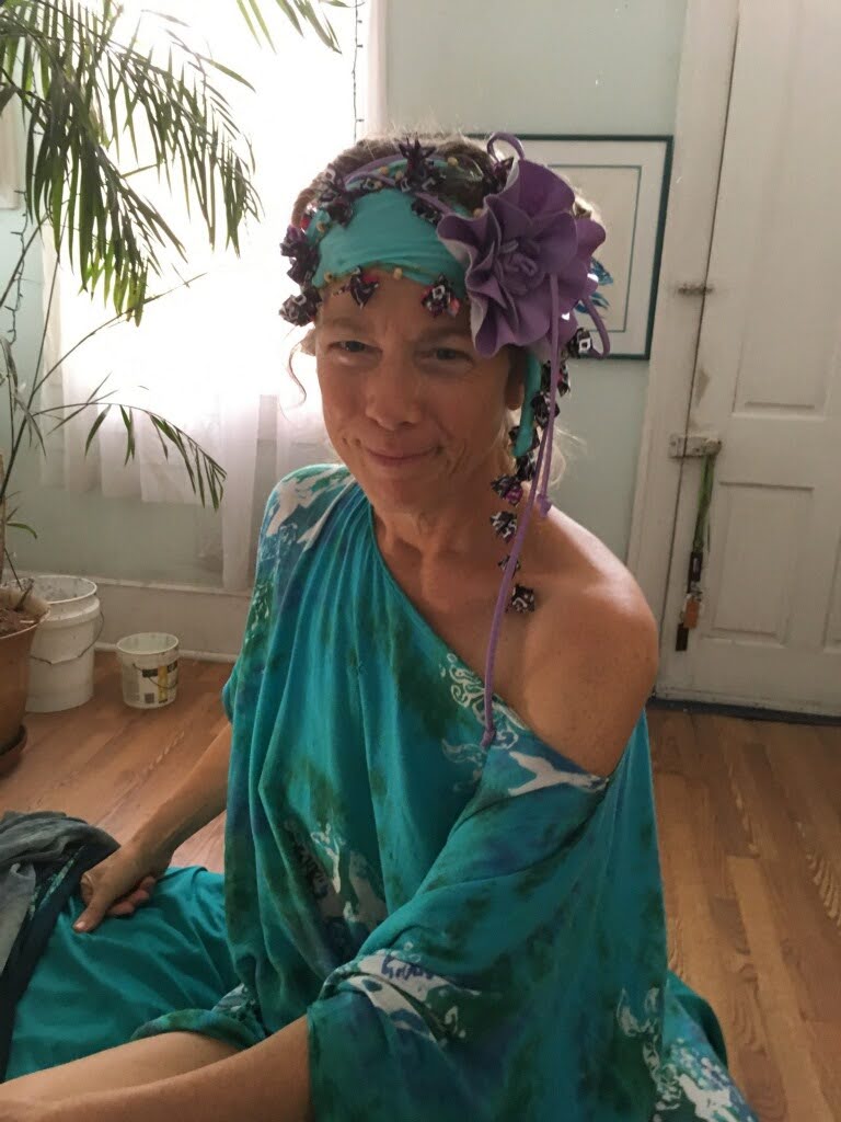 Shé in Mom's house 2019, photo by Mary PK Turn