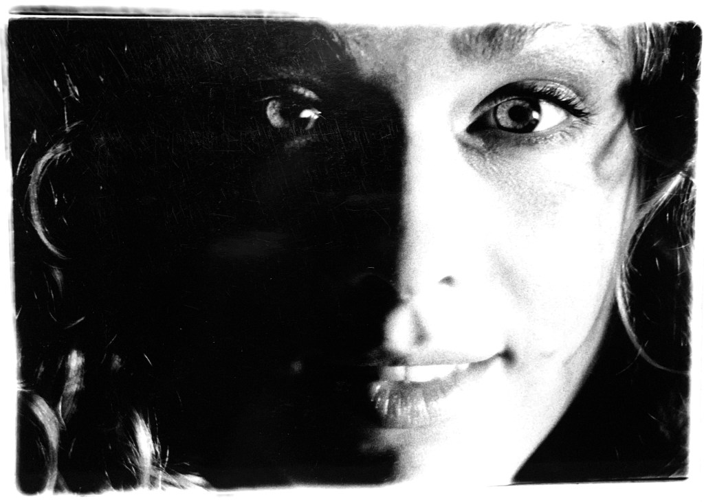 Photo of Shé by Eric Ramsay, circa 1987